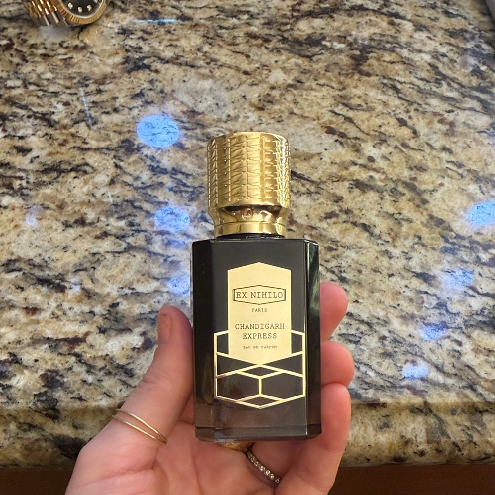 Ex Nihilo Chandigarh Express Fragrance - Luxurious Gold and Black 1.7ml